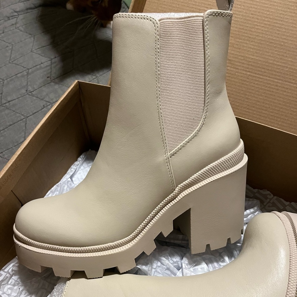 Steve Madden Roxie lug sole boot